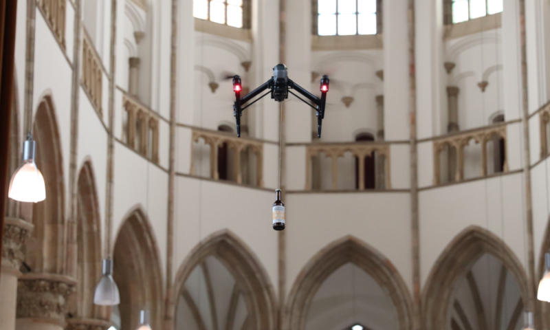 De Weldoener bier onder een Drone